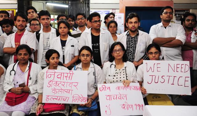 Mumbai Assaulted After 3 Yr Old S Death Kem Docs Go On Strike Mumbai News Hindustan Times