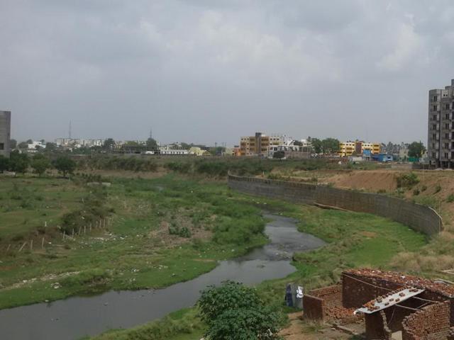There are over 27 colonies and housing projects that have come up along the Kaliasote river and around 256 khasras are close to the river bank, which are being examined for violations by the authorities. (HT file photo) There are over 27 colonies and housing projects that have come up along the Kaliasote river and around 256 khasras are close to the river bank, which are being examined for violations by the authorities. (HT file photo)