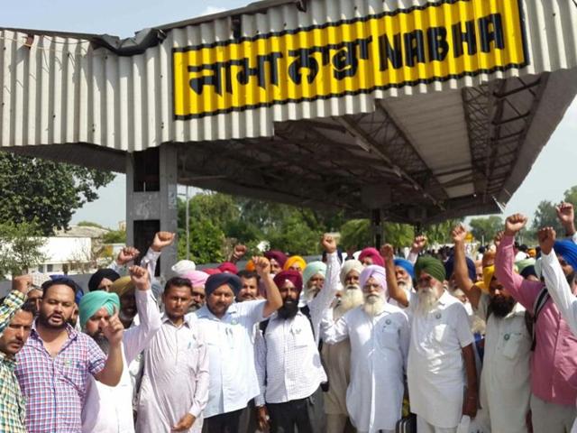 “This government is supporting the corporate sector at the expense of the farmers,” said Nek Chand Khokh, a Bhartiya Kisan Union (BKU) leader. “This government is supporting the corporate sector at the expense of the farmers,” said Nek Chand Khokh, a Bhartiya Kisan Union (BKU) leader.