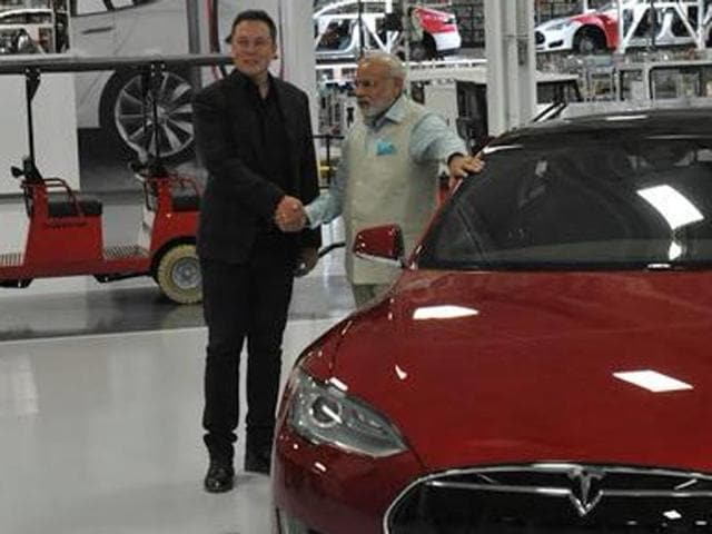 Prime Minister Narendra Modi with Tesla Motors CEO Elon Musk.(PMO) Prime Minister Narendra Modi with Tesla Motors CEO Elon Musk.(PMO)