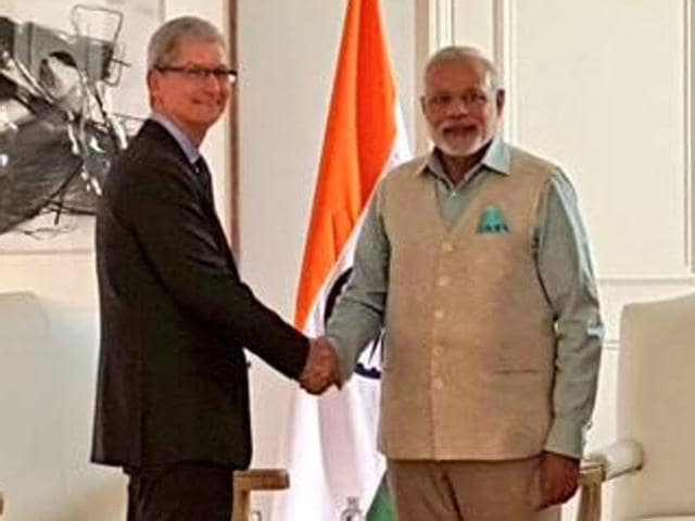 Prime Minister Narendra Modi with Apple CEO Tim Cook.(Photo: MEA) Prime Minister Narendra Modi with Apple CEO Tim Cook.(Photo: MEA)