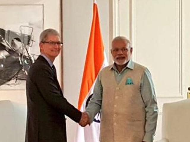 Prime Minister Narendra Modi with Apple CEO Tim Cook .(Twitter: @PMOIndia)