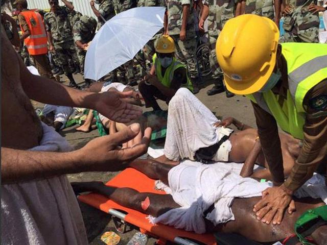 Saudi Civil Defense medic treating a pilgrim after a stampede that killed over 700 and injured nearly a thousand pilgrims in Mina during the annual haj pilgrimage. (AP) Saudi Civil Defense medic treating a pilgrim after a stampede that killed over 700 and injured nearly a thousand pilgrims in Mina during the annual haj pilgrimage. (AP)