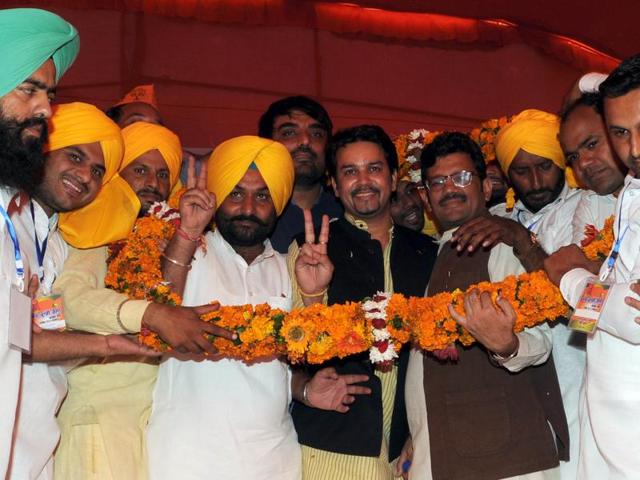 Bhartiya Janta Yuva Morcha national president and Hamirpur MP Anurag Thakur (centre), State BJP head Kamal Sharma and Bhartiya Janta Yuva Morcha state head Siv Vir Sigh during a rally at Khatkar Kalan on Sunday. (Pardeep Pandit/HT Photo) Bhartiya Janta Yuva Morcha national president and Hamirpur MP Anurag Thakur (centre), State BJP head Kamal Sharma and Bhartiya Janta Yuva Morcha state head Siv Vir Sigh during a rally at Khatkar Kalan on Sunday. (Pardeep Pandit/HT Photo)
