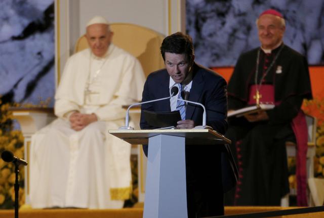 Actor Mark Wahlberg speaks as Pope Francis (L, rear) attends the Festival of Families rally in Philadelphia, Pennsylvania September 26, 2015. (REUTERS)