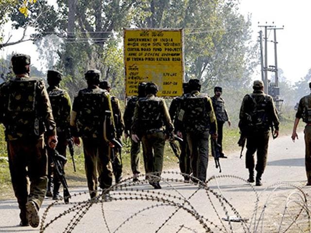 A file photo of Indian security personnel patrolling the porous Pathankot-Jammu national highway. (HT Photo) A file photo of Indian security personnel patrolling the porous Pathankot-Jammu national highway. (HT Photo)