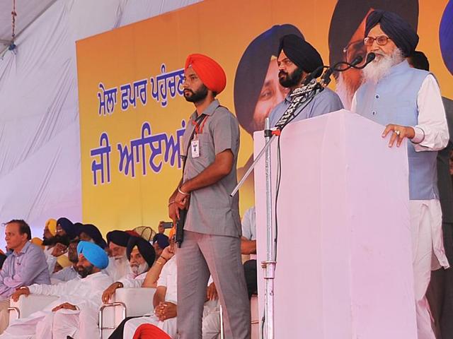 Punjab chief minister Parkash Singh Badal announced Rs 600-crore relief for the farming community. (HT Photo) Punjab chief minister Parkash Singh Badal announced Rs 600-crore relief for the farming community. (HT Photo)