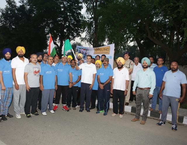 “We will carry on the campaign to promote cycling,” assured Harish Monga, a cyclist. (HT Photo)