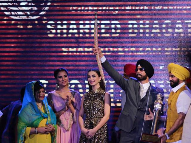 Akshay Kumar, Amy Jackson and Lara Dutta during promotion of their upcoming film Singh Is Bling. (IANS)