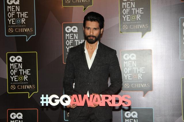 Shahid Kapoor, adjudged ‘Actor of the Year’ was dressed in a formal attire at the award ceremony. (IANS)