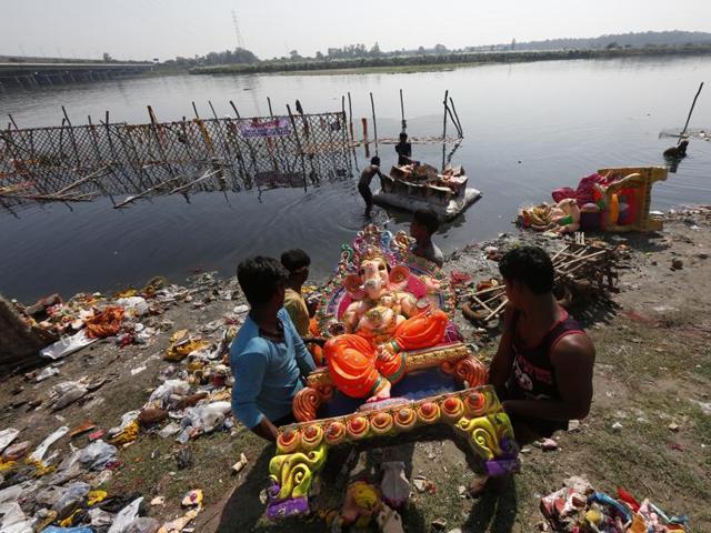 A polluted Yamuna after immersion of Ganesh idols after Ganesh Chaturdashi, at Yamuna river in New Delhi on Monday. The ten day festival ends on a high note for the society, but not for the environment. (Ravi Choudhary/ Hindustan Times)