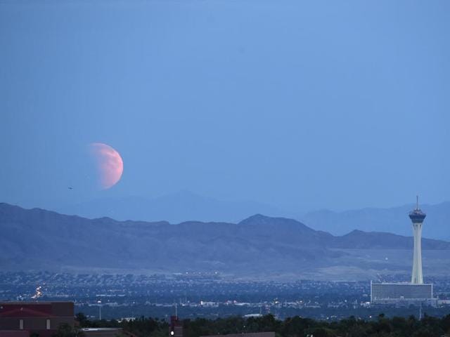 A partially eclipsed supermoon, the last of this year's supermoons, rises over Las Vegas, Nevada, September 27, 2015. The total supermoon eclipse, known as a ‘blood moon’, is an incredibly rare celestial event. (REUTERS Photo)