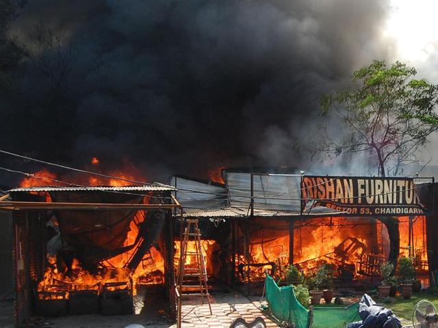Fire fighters trying to douse the fire which broke out in the furniture market Sec-53 in Chandigarh on Monday (Gurminder Singh/HT) Fire fighters trying to douse the fire which broke out in the furniture market Sec-53 in Chandigarh on Monday (Gurminder Singh/HT)