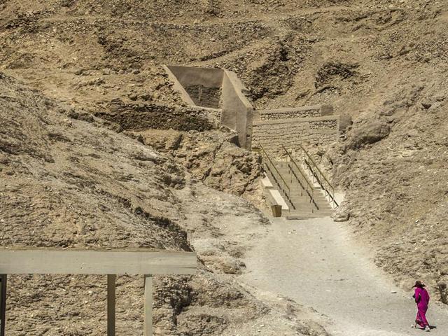 A tourist at the entrance of the Valley of the Kings. Many Egyptologists believe that Queen Nefertiti was buried in a secret room adjoining King Tutankhamun's tomb. (AFP)