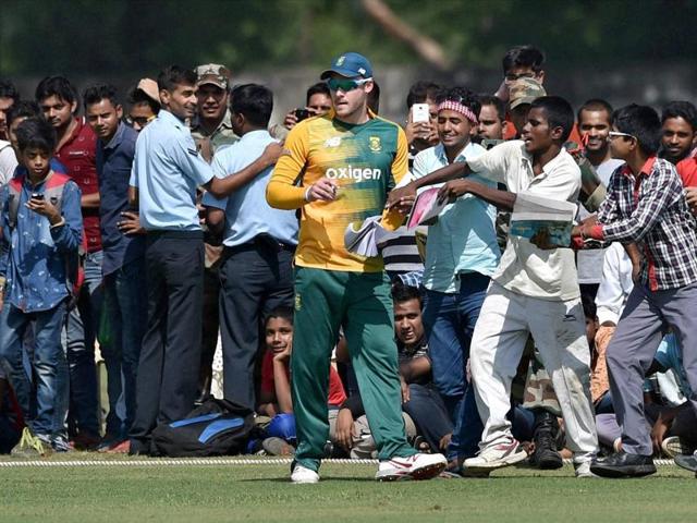 South Africa’s David Miller signs autographs as security personnel try to restrain the crowd. (PTI Photo) South Africa’s David Miller signs autographs as security personnel try to restrain the crowd. (PTI Photo)