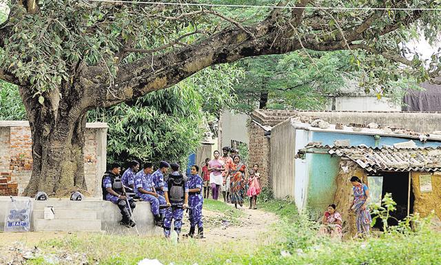 Police force deployed near Pokhar Toli in Doranda after a late-night clash broke out in the area. (Parwaz Khan/ HT Photo ) Police force deployed near Pokhar Toli in Doranda after a late-night clash broke out in the area. (Parwaz Khan/ HT Photo )
