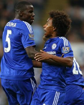 Chelsea’s Brazilian midfielder Willian celebrates with teammate Kurt Zouma, right, of France after scoring Chelsea's second goal against Newcastle United at St James' Park, on September 26, 2015. (AFP Photo)