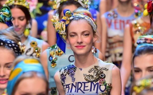 Overall, hair accessories were not widely used, but Dolce & Gabbana was the exception, presenting a number of multi-colored head scarves worn in various ways as well as headbands of every proportion. (AFP) Overall, hair accessories were not widely used, but Dolce & Gabbana was the exception, presenting a number of multi-colored head scarves worn in various ways as well as headbands of every proportion. (AFP)
