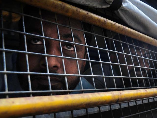 7/11 train blasts accused Kamal Asanri steps out of Aurthor Road Jail. (Vijayanand Gupta/HT Photo) 7/11 train blasts accused Kamal Asanri steps out of Aurthor Road Jail. (Vijayanand Gupta/HT Photo)