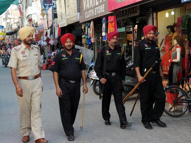 Shops open in Patiala despite the Punjab Bandh call on Wednesday. (Bharat Bhushan/HT) Shops open in Patiala despite the Punjab Bandh call on Wednesday. (Bharat Bhushan/HT)