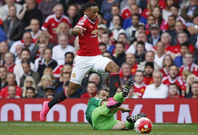 Manchester United's Anthony Martial in action against Sunderland's Lee Cattermole. (Reuters Photo)