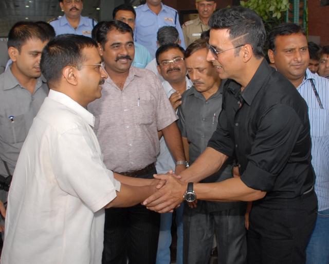 Actor Akshay Kumar calls on Delhi Chief Minister Arvind Kejriwal in New Delhi. (IANS) Actor Akshay Kumar calls on Delhi Chief Minister Arvind Kejriwal in New Delhi. (IANS)