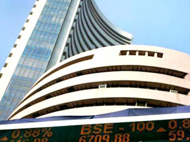 The Reserve Bank of India (RBI) on Tuesday cut its key lending rate--the repo rate--by 0.50 percentage points to 6.75%, setting the stage for lower loan rates for consumers ahead of the festival season and cheaper bank capital for companies to aid investment. (HT File Photo) The Reserve Bank of India (RBI) on Tuesday cut its key lending rate--the repo rate--by 0.50 percentage points to 6.75%, setting the stage for lower loan rates for consumers ahead of the festival season and cheaper bank capital for companies to aid investment. (HT File Photo)