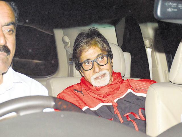 Amitabh Bachchan spotted in Khar. (yogen shah/HT)