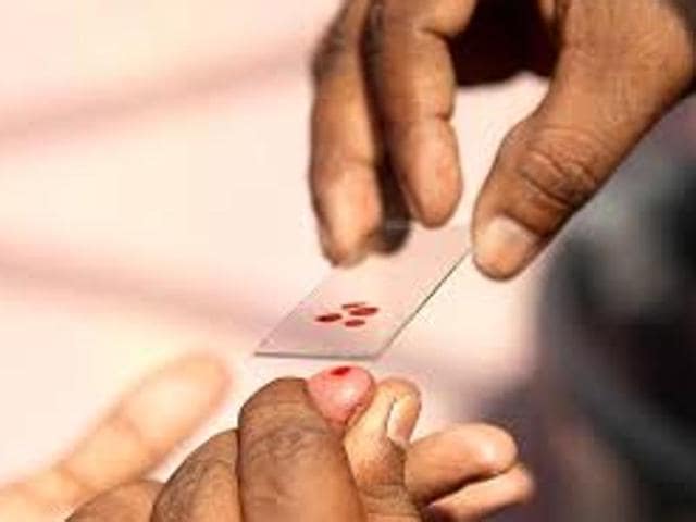 New cases of dengue are regularly being reported at various hospitals in Hoshiarpur. (HT Photo) New cases of dengue are regularly being reported at various hospitals in Hoshiarpur. (HT Photo)