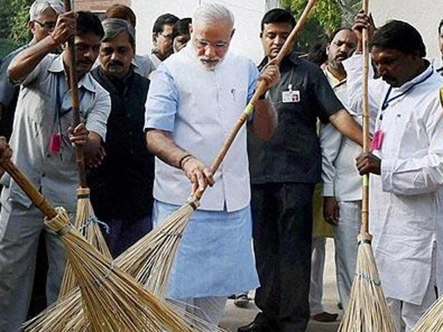 One Year On, PM Modi’s Swachh Bharat Drive Fails To Leave A Mark ...