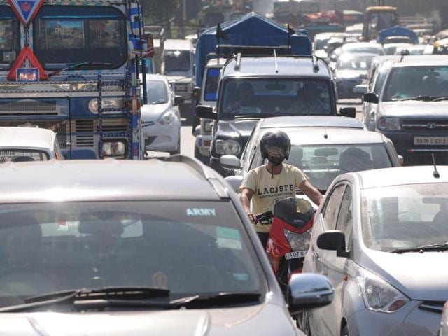 Vehicles stuck in a traffic jam at the Tribune chowk on Wednesday. (Gurminder Singh /HT) Vehicles stuck in a traffic jam at the Tribune chowk on Wednesday. (Gurminder Singh /HT)