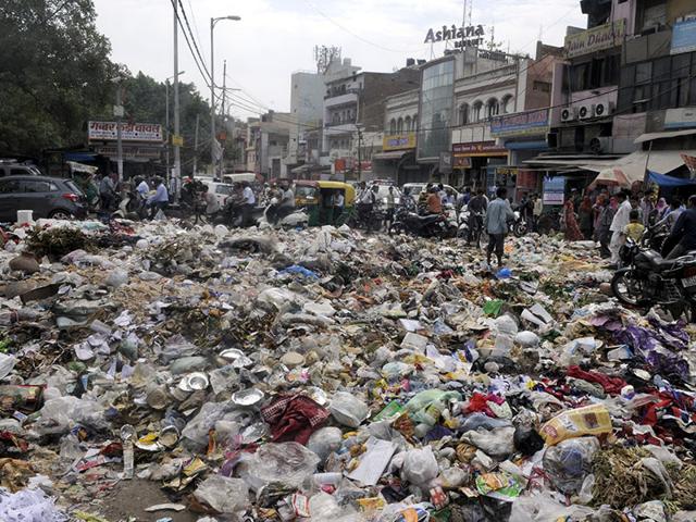 A government survey shows Delhi as one of the dirtiest Indian cities with rampant open defecation and poor waste management facilities, indicating that Prime Minister Narendra Modi’s Swachh Bharat mission might not have had a big impact in Delhi. (Sonu Mehta/ HT Photo) A government survey shows Delhi as one of the dirtiest Indian cities with rampant open defecation and poor waste management facilities, indicating that Prime Minister Narendra Modi’s Swachh Bharat mission might not have had a big impact in Delhi. (Sonu Mehta/ HT Photo)