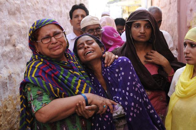 Family members of Ikhlaq are seen mourning in this photo. (Burhaan Kinu / HT Photo) Family members of Ikhlaq are seen mourning in this photo. (Burhaan Kinu / HT Photo)