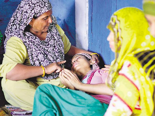 Family members mourn over the death of Ikhlaq after he was killed by a mob over an allegation of cow slaughtering at Bisada village in Greater Noida. (Burhaan Kinu / HT Photo) Family members mourn over the death of Ikhlaq after he was killed by a mob over an allegation of cow slaughtering at Bisada village in Greater Noida. (Burhaan Kinu / HT Photo)