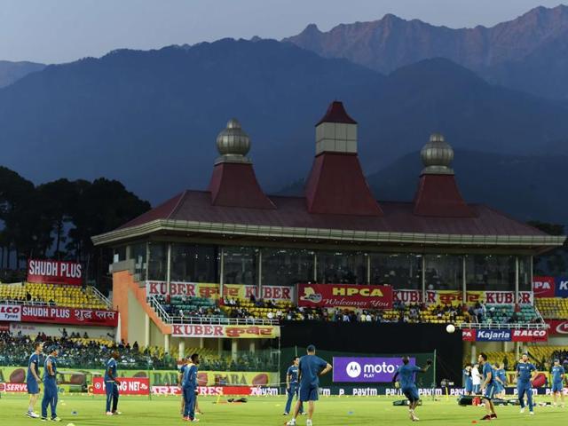 Members of the South African cricket team warm up with a football before the first T20 match against India at the Himachal Pradesh Cricket Association Stadium in Dharamsala, on October 2, 2015. (AFP Photo)