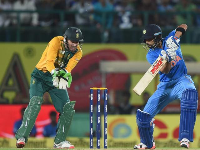 India's Virat Kohli, right, plays a shot past AB de Villiers during the first innings. (AFP Photo)