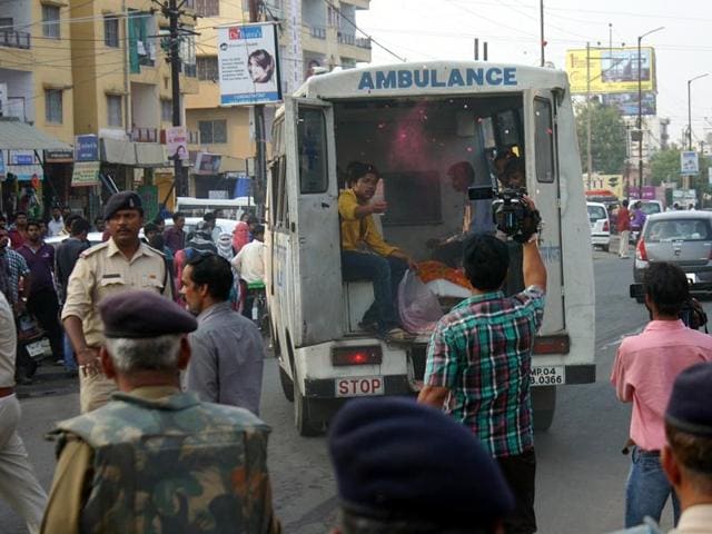 Body of 22-year-old Ajay Khatarkar, who committed suicide in Bhopal on Friday, being taken to cremation ground. (Bidesh Manna/HT photo) Body of 22-year-old Ajay Khatarkar, who committed suicide in Bhopal on Friday, being taken to cremation ground. (Bidesh Manna/HT photo)