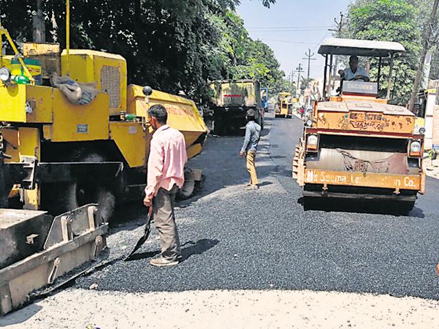 Residents had been holding meetings and sending letters to the authority for repairing these roads. (HT Photo) Residents had been holding meetings and sending letters to the authority for repairing these roads. (HT Photo)
