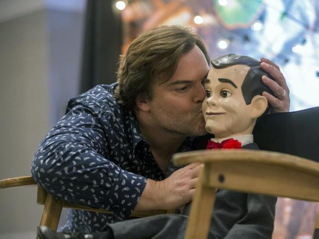 Jack Black kisses Slappy the Dummy during a photo call for Goosebumps in West Hollywood, California October 2, 2015. (REUTERS)