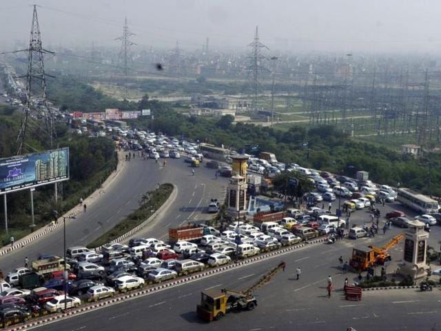 Transporters across India have been demanding scrapping of toll system from highways. (Sunil Ghosh/ HT File Photo)