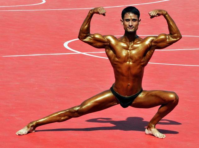 A body-builders posing for shutterbugs as he prepares himself to compete in 'Mr Jammu Body Building Competition' on Saturday. (Nitin Kanotra / HT)