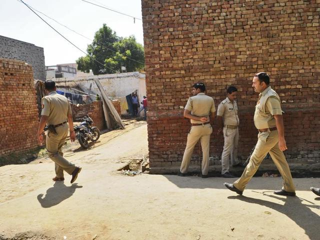 A police team patrols outside the house of Mohmmad Ikhlaq, who was killed by a mob over an allegation of eating beef.(Burhaan Kinu /HT Photo)