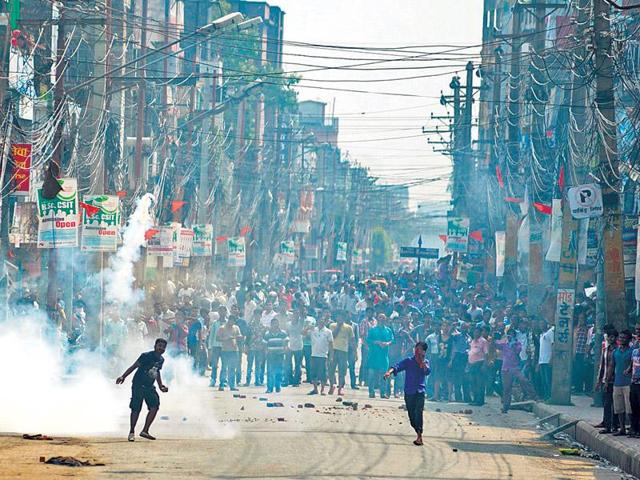 Nepal’s police and United Democratic Madhesi Front actvists clash in Birgunj, around 90 km south of Kathmandu. Three were killed on September 1 after defying a curfew imposed in the town. (Manish Paudel/AFP Photo) Nepal’s police and United Democratic Madhesi Front actvists clash in Birgunj, around 90 km south of Kathmandu. Three were killed on September 1 after defying a curfew imposed in the town. (Manish Paudel/AFP Photo)