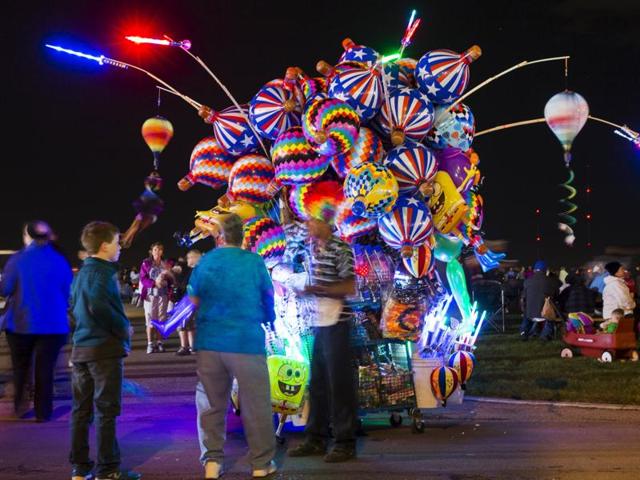 A vendor sells souvenirs before the sun rises on the first day of the 2015 Albuquerque International Balloon Fiesta in Albuquerque, New Mexico. (REUTERS)