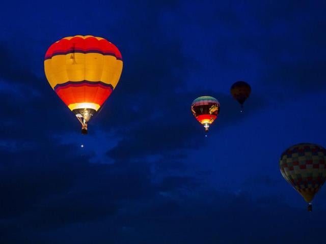 Hot air balloons lit up the sky on the first day of the 2015 Albuquerque International Balloon Fiesta in Albuquerque, New Mexico, October 3, 2015. (REUTERS)
