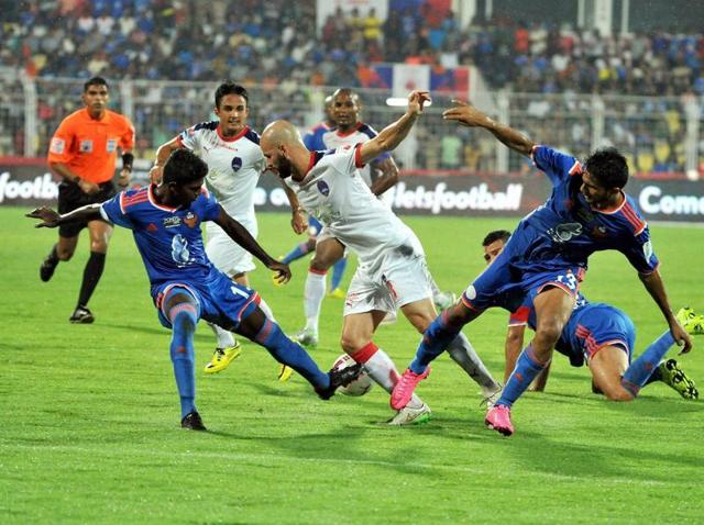 Players of FC Goa and Delhi Dynamos in action during the ISL match played at Nehru Stadium, Fatorda, Goa on Sunday. (PTI) Players of FC Goa and Delhi Dynamos in action during the ISL match played at Nehru Stadium, Fatorda, Goa on Sunday. (PTI)