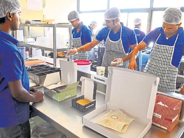Meals being packaged for dispatch at the ‘InnerChefs’ kitchen in Gurgaon. (Abhinav Saha/ HT Photo) Meals being packaged for dispatch at the ‘InnerChefs’ kitchen in Gurgaon. (Abhinav Saha/ HT Photo)