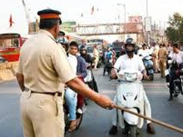 An assistant sub-inspector (ASI) of traffic wing was suspended for duping commuters by issuing forged challan receipts, on Monday. (LIVE MINT) An assistant sub-inspector (ASI) of traffic wing was suspended for duping commuters by issuing forged challan receipts, on Monday. (LIVE MINT)