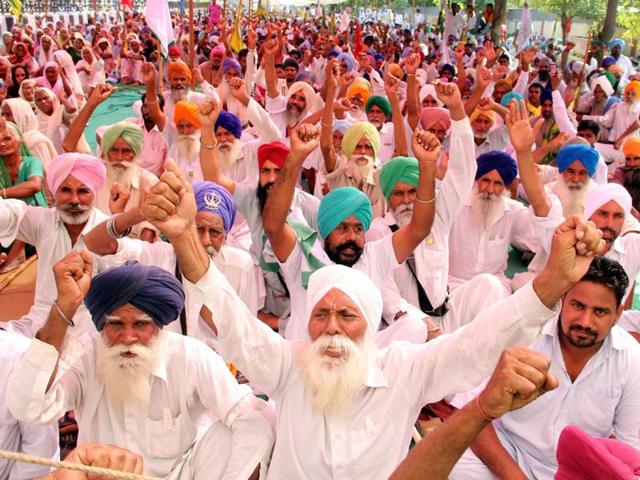 Farmers protesting outside Mini Secretariat in Bathinda on Saturday. (HT File Photo) Farmers protesting outside Mini Secretariat in Bathinda on Saturday. (HT File Photo)