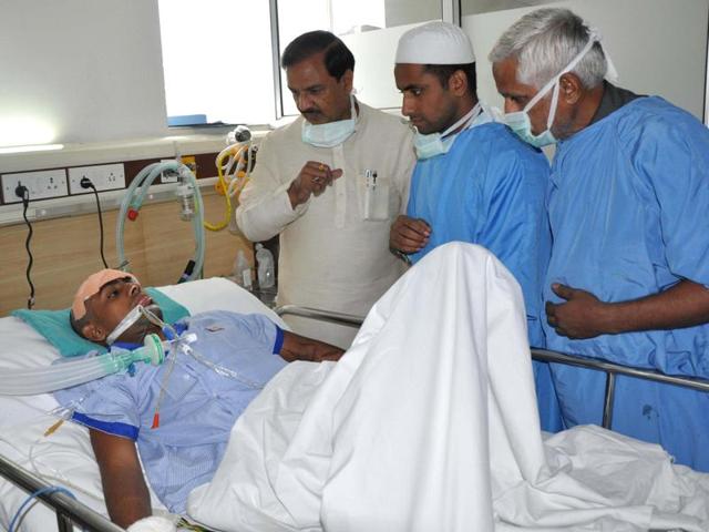 Union minister Mahesh Sharma and Sartaj (centre) try to talk with Danish, Ikhlaq’s younger son and Sartaj’s brother. (Ishwar/Hindi Hindustan Photo) Union minister Mahesh Sharma and Sartaj (centre) try to talk with Danish, Ikhlaq’s younger son and Sartaj’s brother. (Ishwar/Hindi Hindustan Photo)
